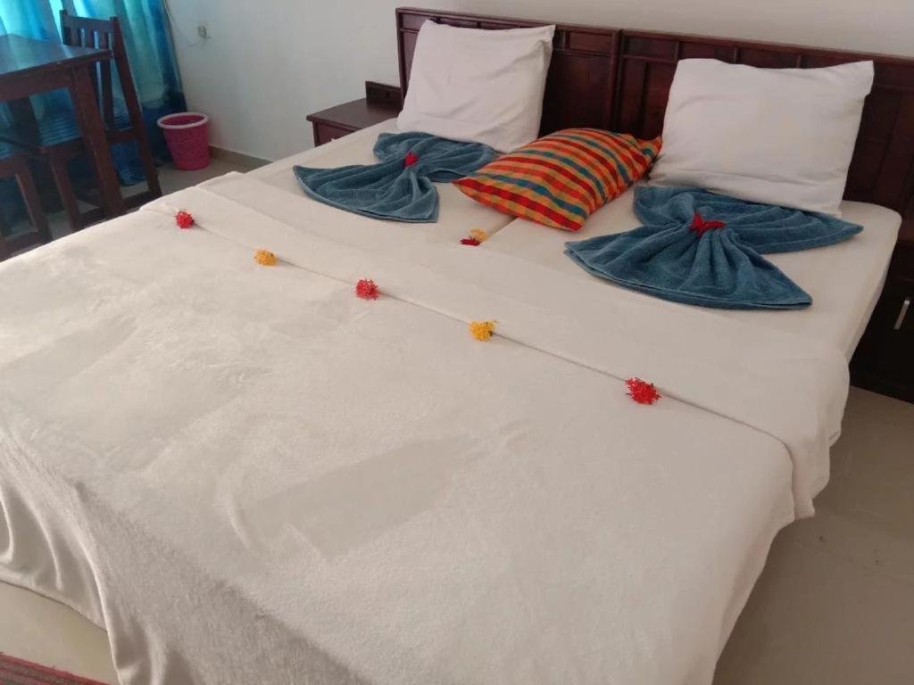 Serenity Lake Resort Yala Tissamaharama Buitenkant foto
