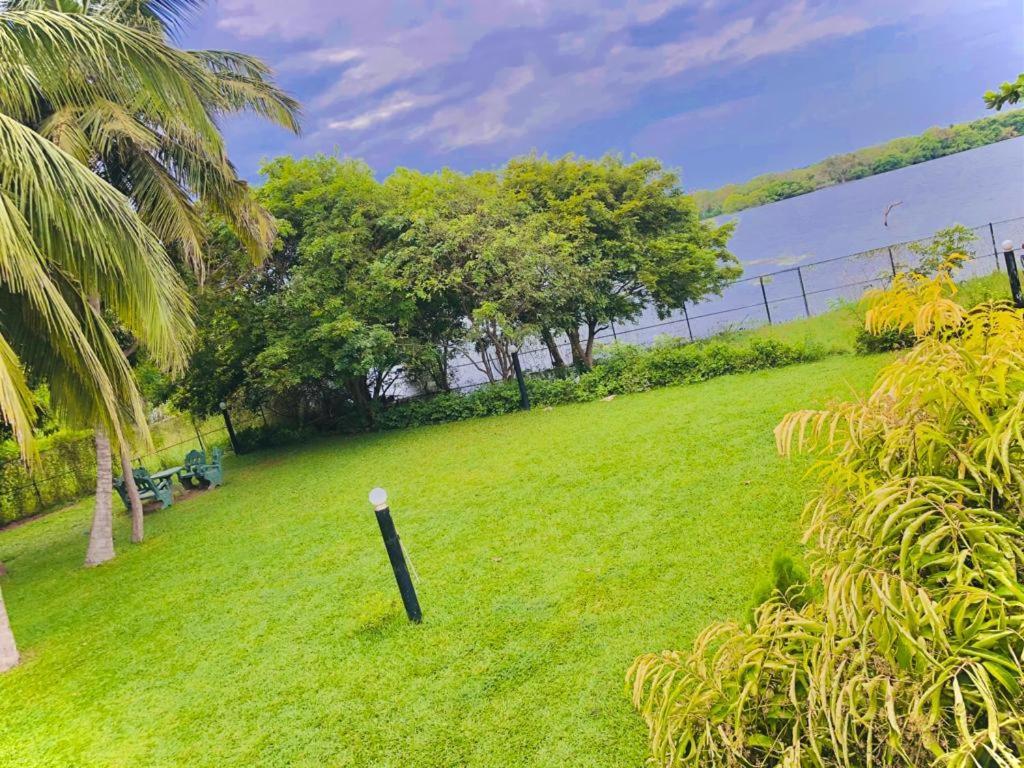 Serenity Lake Resort Yala Tissamaharama Buitenkant foto