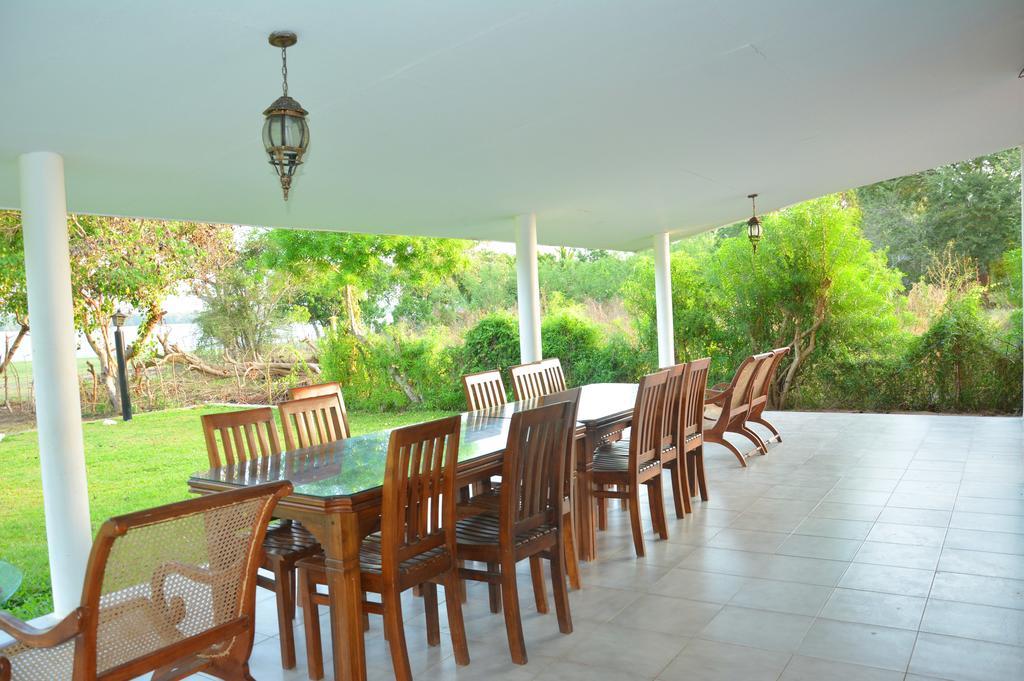 Serenity Lake Resort Yala Tissamaharama Buitenkant foto