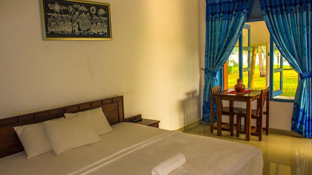 Serenity Lake Resort Yala Tissamaharama Buitenkant foto